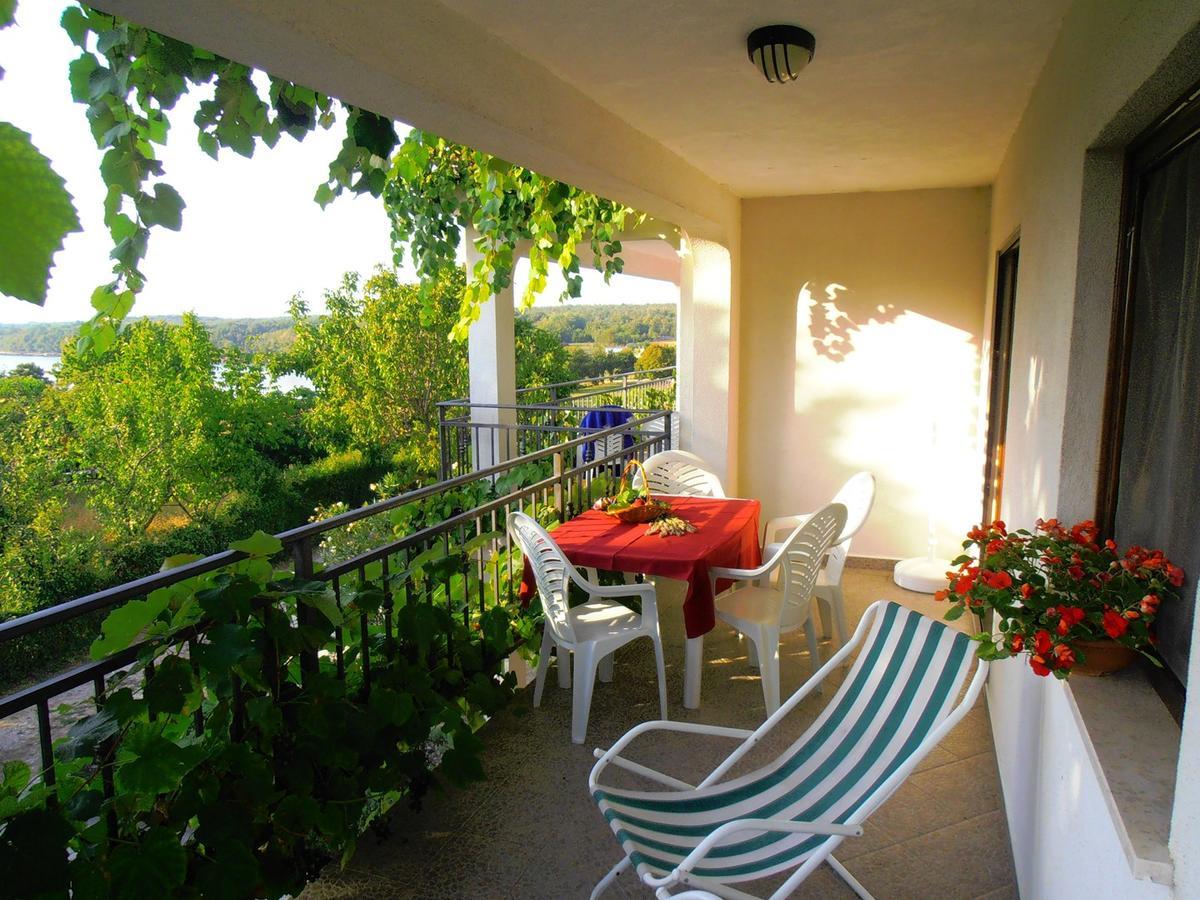 Apartments Coki Funtana Exterior foto