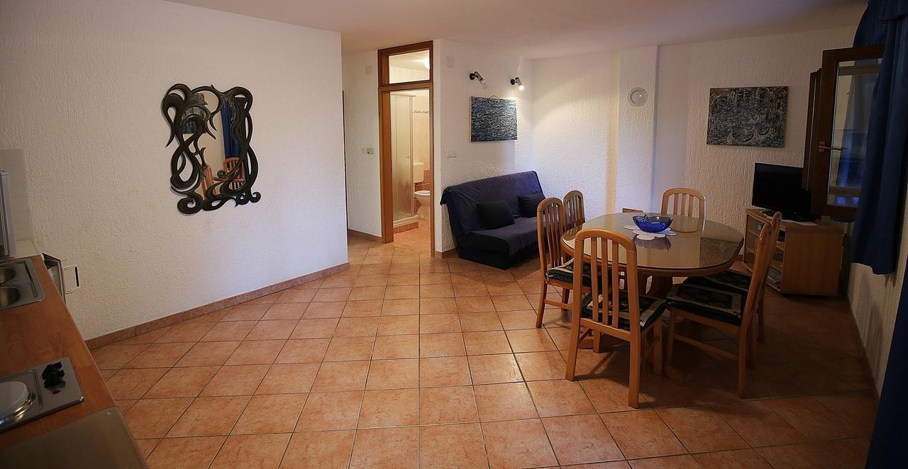 Apartments Coki Funtana Exterior foto